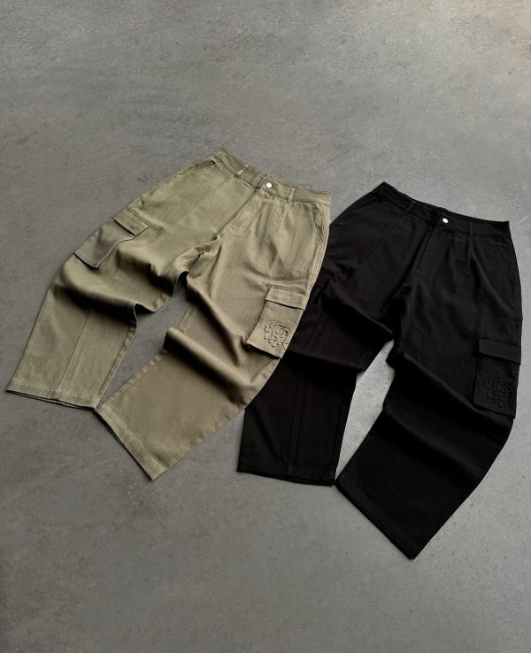 460805268_1084953766308389_5917585286011438298_n-600x738-1 Mertra Hoodie Pants Brwon & Black