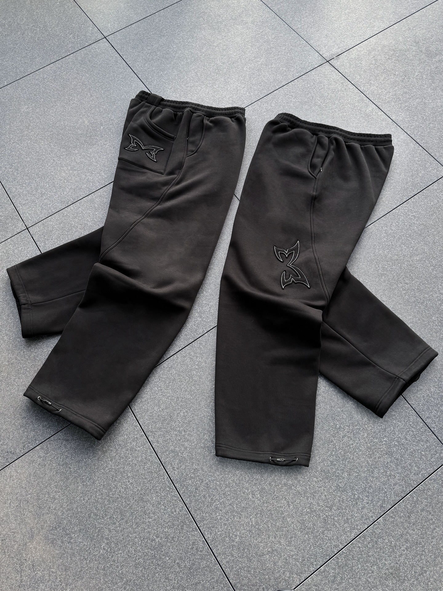 509870672_18038900669641675_747056967253469841_n MERTRA REVERSE BIGSTEP JOGGERS